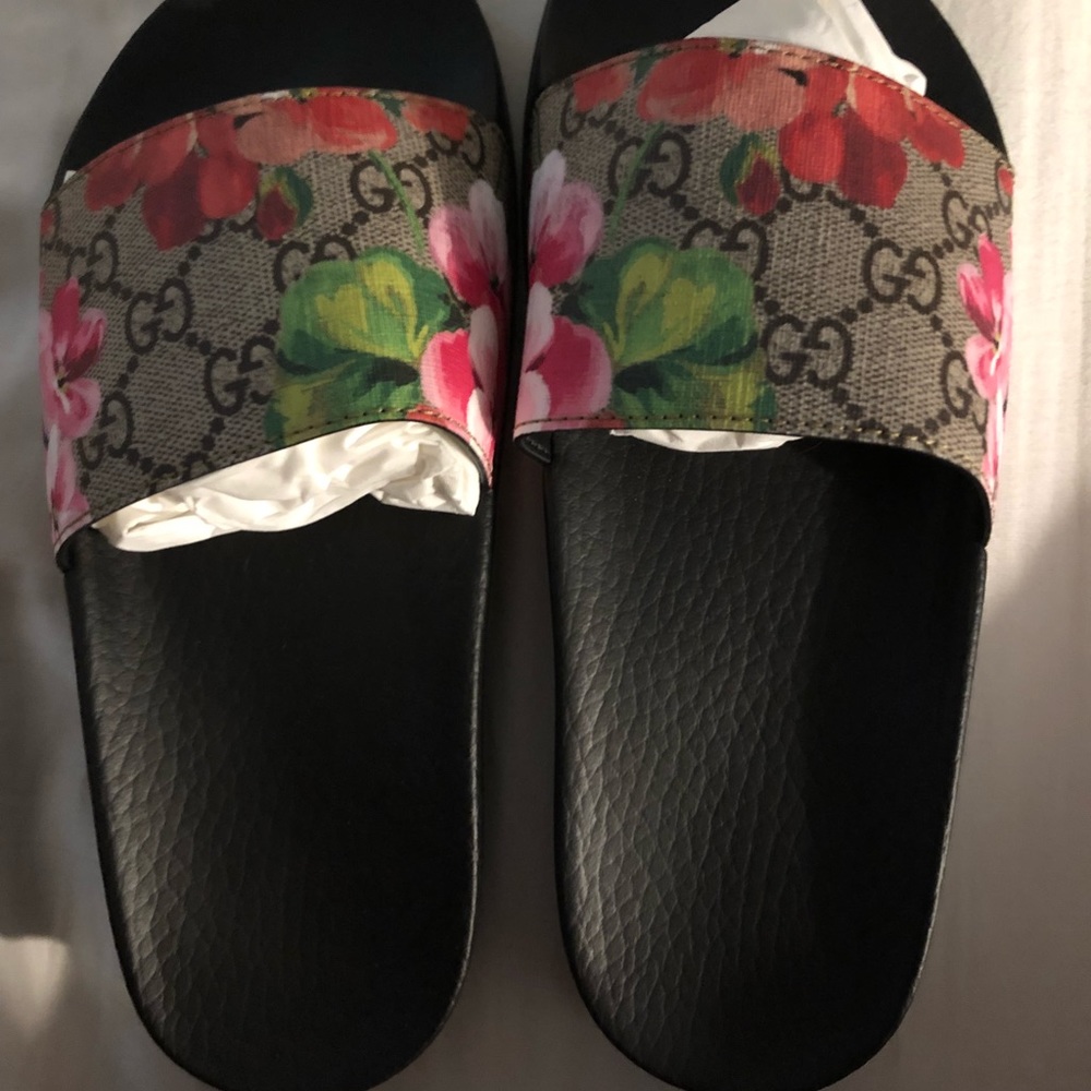 BRAND NEW Gucci Supreme slides